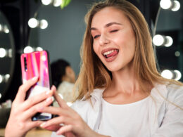girl takes selfie