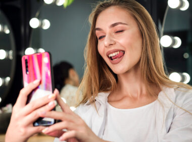 girl takes selfie